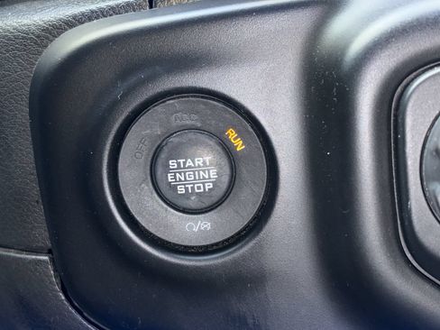 Used 2019 Jeep Wrangler Unlimited Sport S AWD/4WD image 6