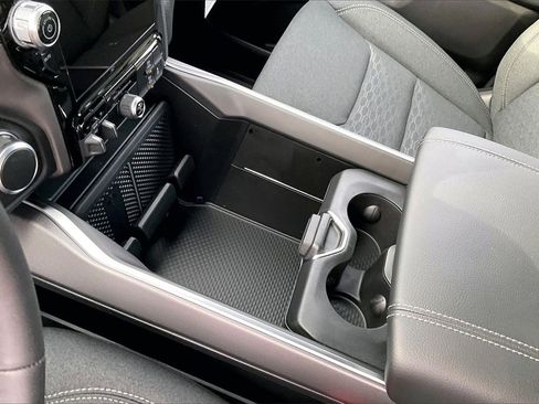 New 2026 RAM 1500 4x4 Crew Cab image 8