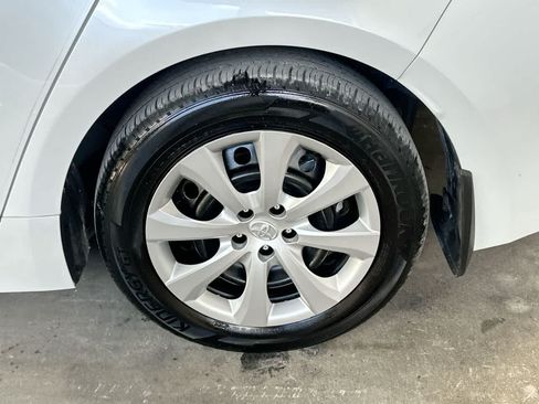 Used 2025 Toyota Corolla LE FWD image 11