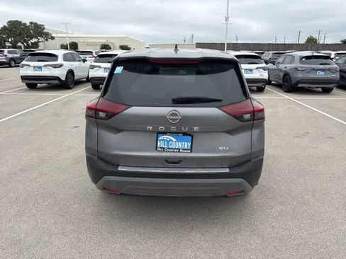 Used 2023 Nissan Rogue SV FWD image 4