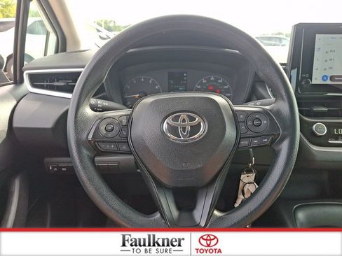 Used 2025 Toyota Corolla LE FWD image 17