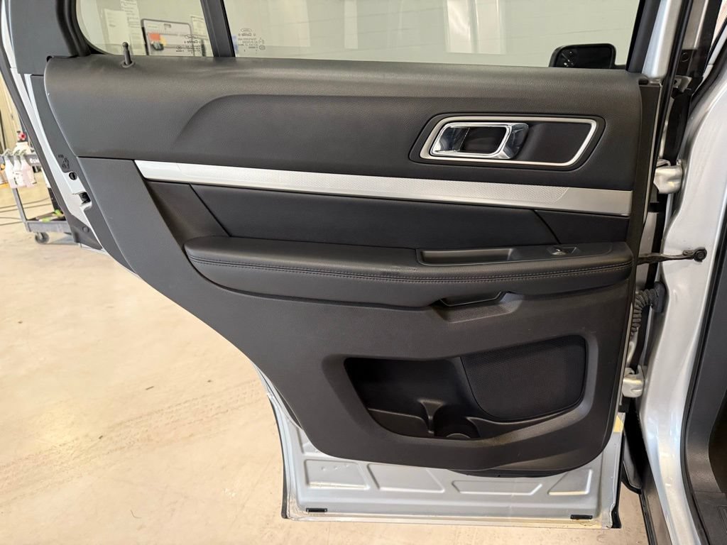 Used 2017 Ford Explorer XLT FWD image 12