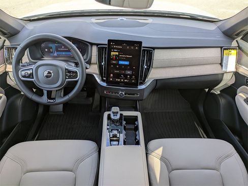 New 2026 Volvo XC90 B5 Plus w/ Protection Package Premier image 18