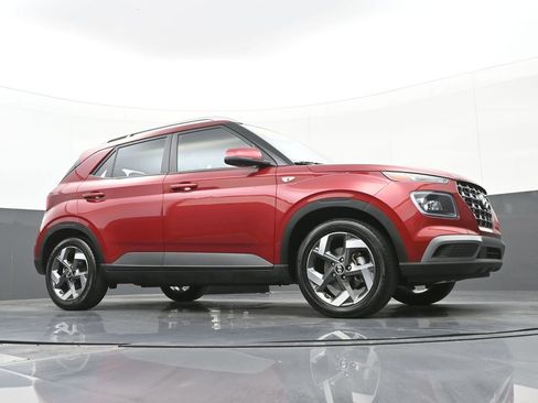 Used 2024 Hyundai Venue Limited image 43