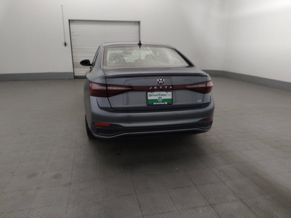 Used 2025 Volkswagen Jetta SE FWD image 6