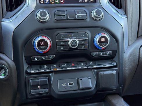 Used 2020 GMC Sierra 1500 SLT w/ SLT Premium Package image 36