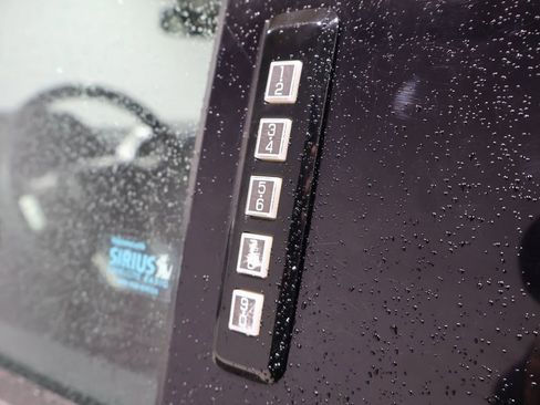 Used 2016 Ford F150 Lariat image 9