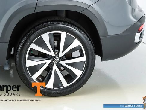 Used 2023 Volkswagen Taos SE w/ Panoramic Sunroof Package FWD image 44