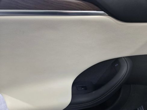 Used 2022 Tesla Model S image 11