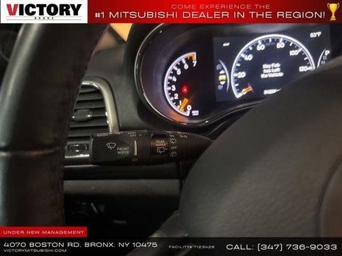 Used 2021 Jeep Grand Cherokee Laredo AWD/4WD image 39