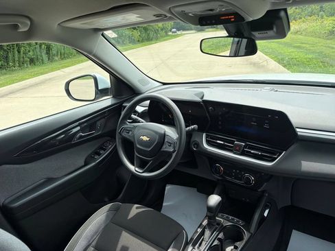 Used 2024 Chevrolet TrailBlazer LT FWD image 29
