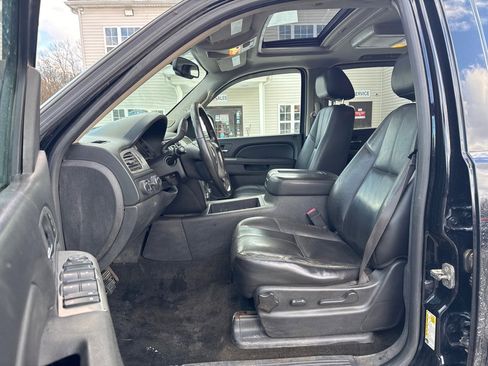 Used 2014 Chevrolet Suburban LT image 9