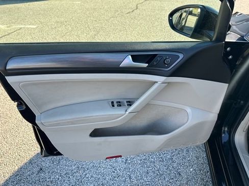 Certified 2019 Volkswagen Golf SE w/ Driver Assistance Package image 10