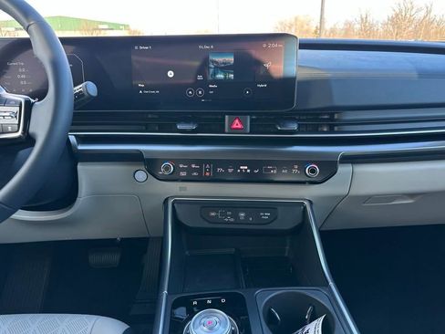 New 2025 Kia Carnival SX image 13
