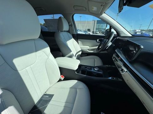 New 2025 Kia Sorento EX image 30