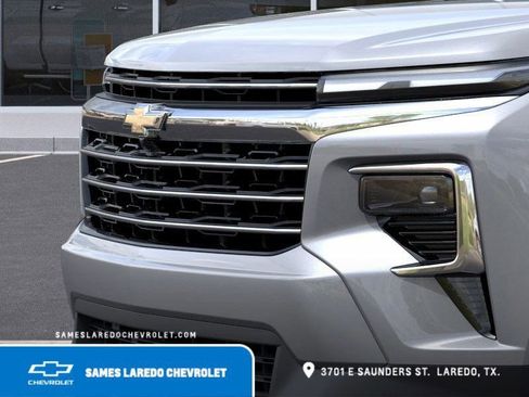New 2025 Chevrolet Traverse LT w/ Driver Confidence Package FWD image 13