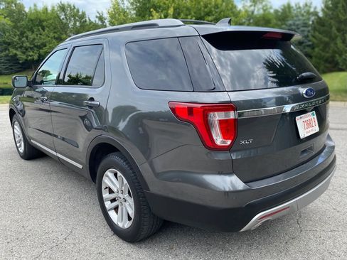 Used 2017 Ford Explorer XLT w/ Equipment Group 201A FWD image 4
