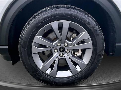 Used 2021 Ford Explorer XLT w/ Equipment Group 202A image 33