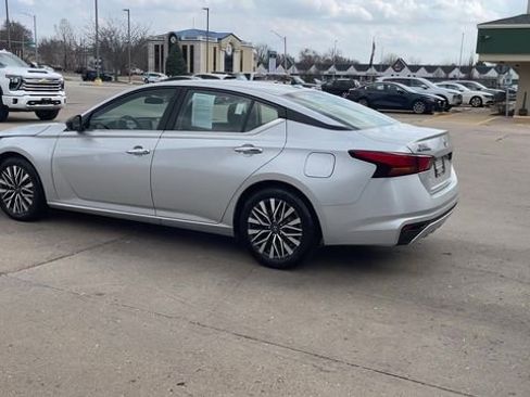 Used 2024 Nissan Altima 2.5 SV image 6