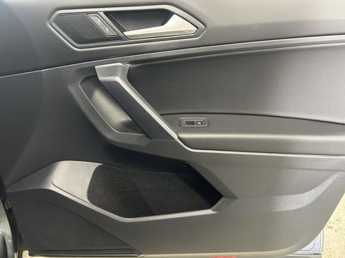Used 2021 Volkswagen Tiguan SE R-Line image 26