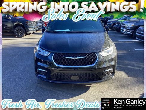 New 2026 Chrysler Pacifica Select AWD/4WD image 2