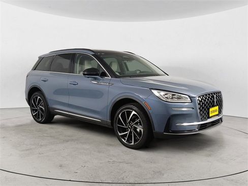 Used 2025 Lincoln Corsair Reserve image 7