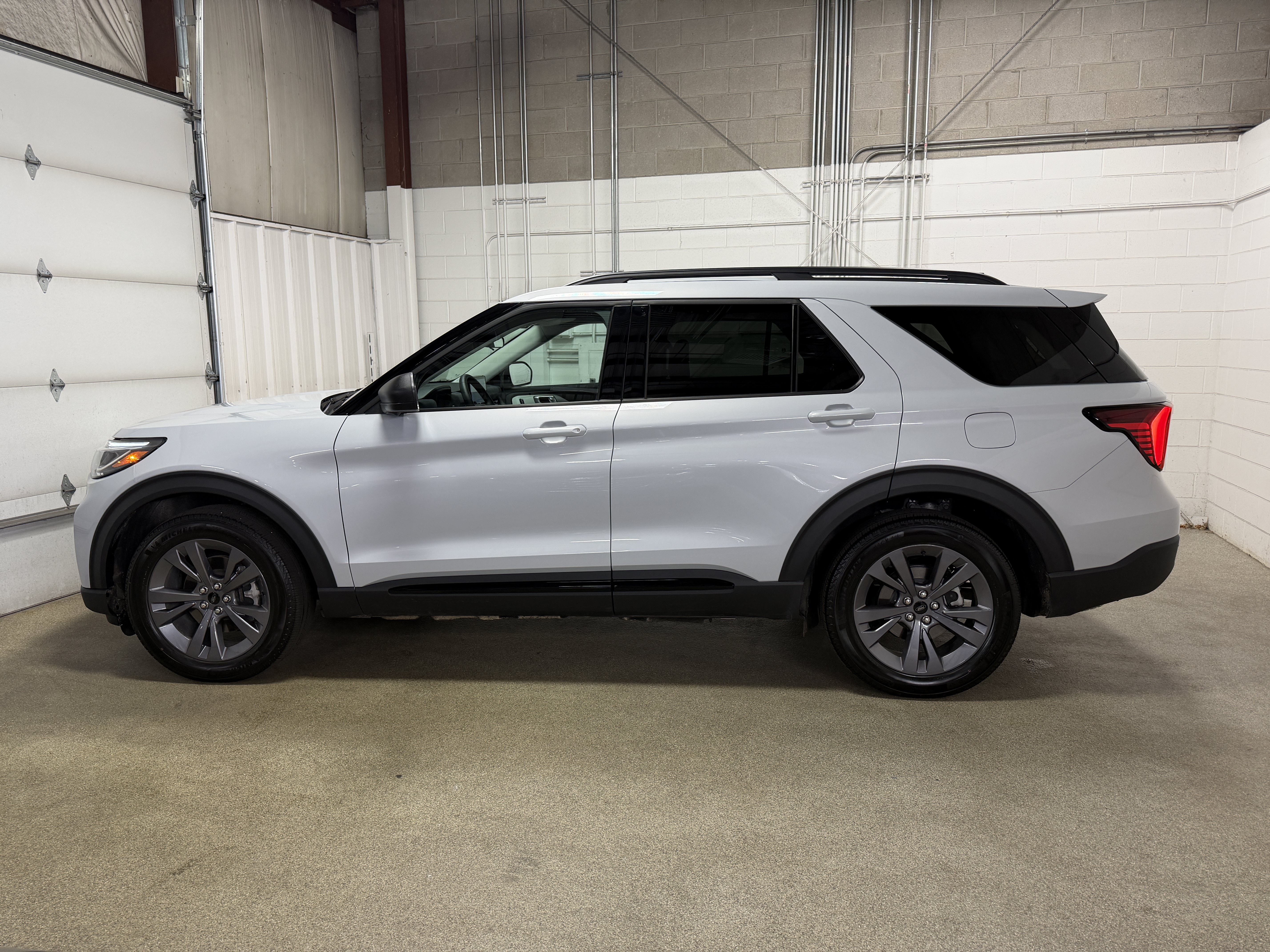 Used 2026 Ford Explorer Active w/ Active Comfort Package AWD/4WD image 7