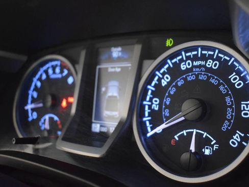 Used 2020 Toyota Tacoma SR5 image 40