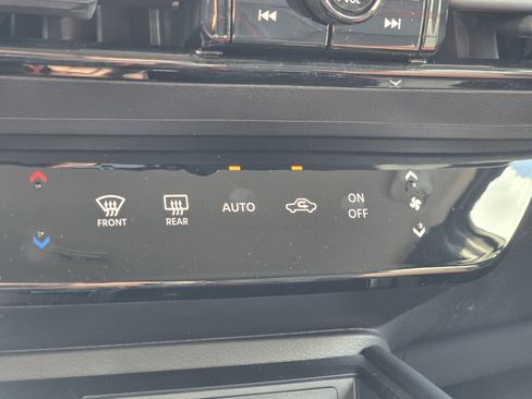 Used 2025 Nissan Kicks SR AWD/4WD image 28