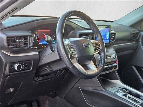 Used 2023 Ford Explorer XLT RWD image 6