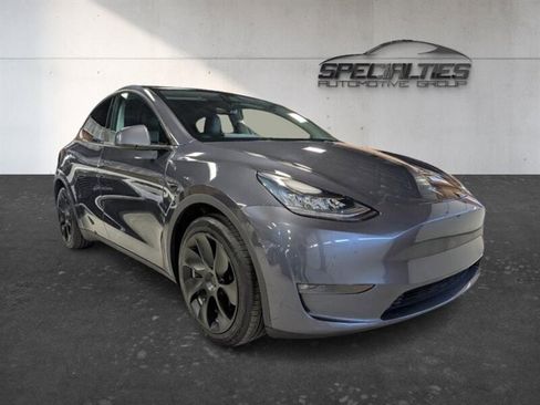 Used 2021 Tesla Model Y Long Range image 1