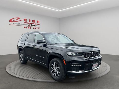 Used 2023 Jeep Grand Cherokee L Limited w/ Luxury Tech Group II image 9
