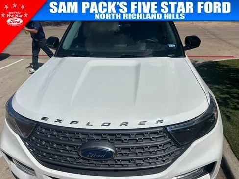 Used 2023 Ford Explorer XLT w/ Equipment Group 202A RWD image 2