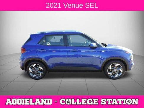 Used 2021 Hyundai Venue SEL FWD image 2