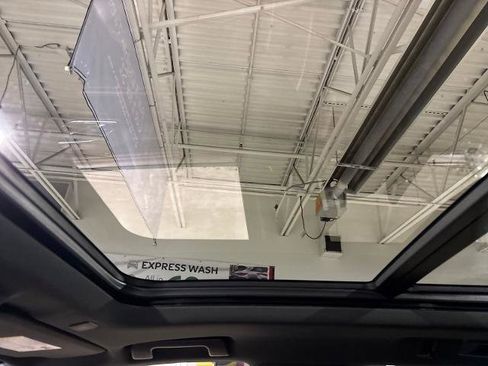 Used 2021 Chevrolet Tahoe High Country w/ Premium Package image 21