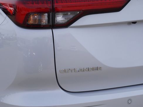 Used 2024 Mitsubishi Outlander SEL image 9