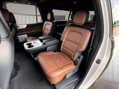 Used 2024 Lincoln Navigator L Reserve AWD/4WD image 25