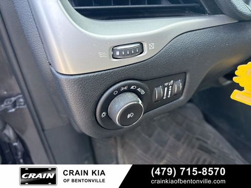 Used 2016 Jeep Cherokee Limited AWD/4WD image 12