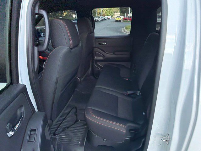 Used 2022 Nissan Frontier Pro-X RWD image 9
