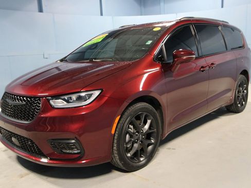 Used 2021 Chrysler Pacifica Limited w/ Uconnect Theater Family Group AWD/4WD image 34
