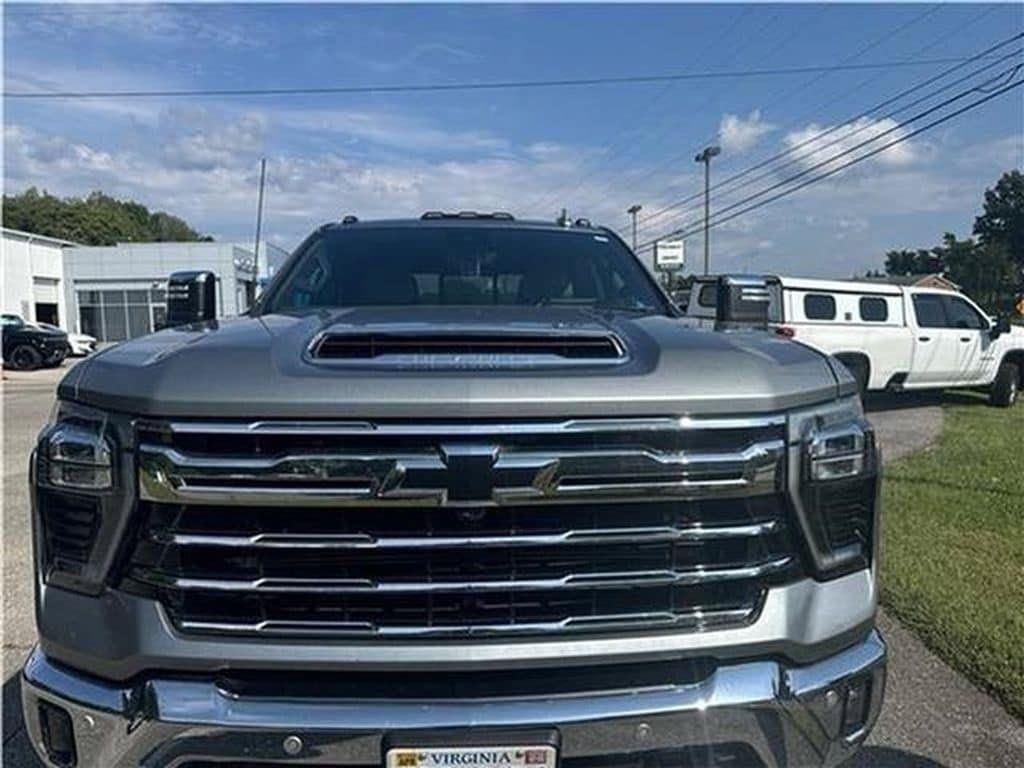 Used 2024 Chevrolet Silverado 2500 LTZ w/ LTZ Premium Package AWD/4WD image 26