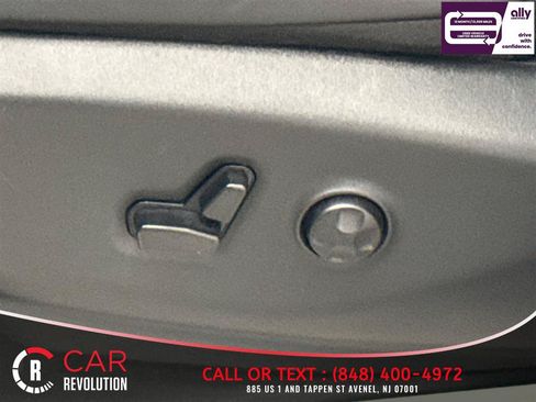 Used 2024 Chrysler Pacifica Limited FWD image 41