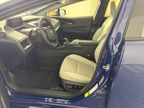 Used 2025 Toyota Prius XLE AWD/4WD image 13