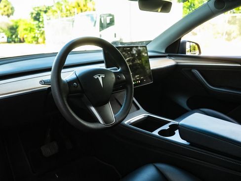 Used 2023 Tesla Model Y AWD image 13