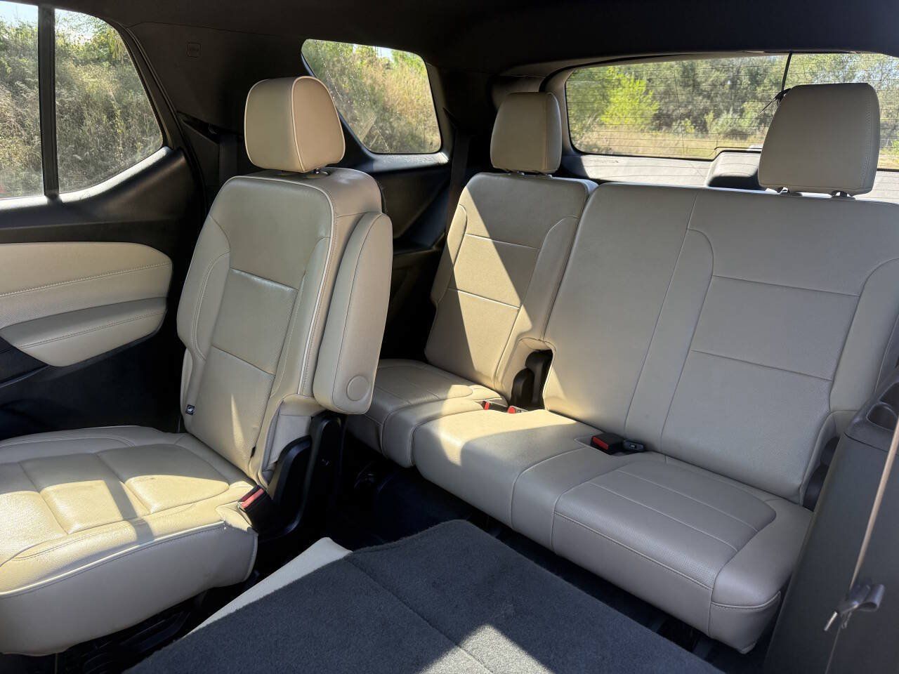 Used 2022 Chevrolet Traverse Premier w/ LPO, Floor Liner Package AWD/4WD image 10