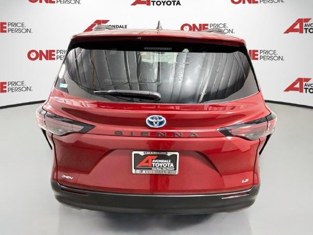 Used 2025 Toyota Sienna LE w/ LE Plus Package FWD image 7