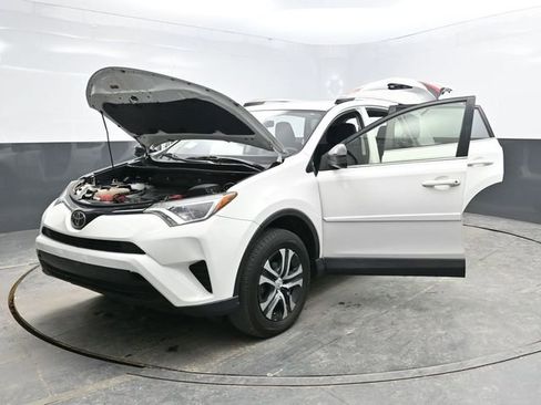 Used 2018 Toyota RAV4 LE image 41