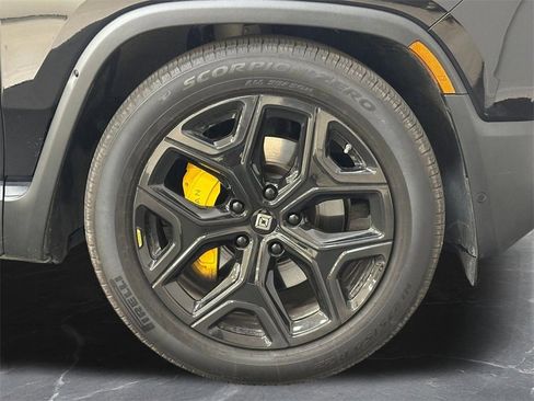 Used 2023 Rivian R1S Launch Edition image 35