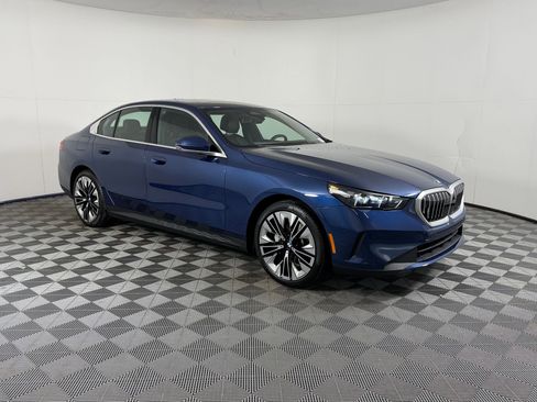 Used 2026 BMW 530i RWD image 7