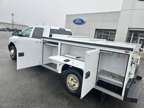 Used 2017 RAM 3500 Tradesman image 13